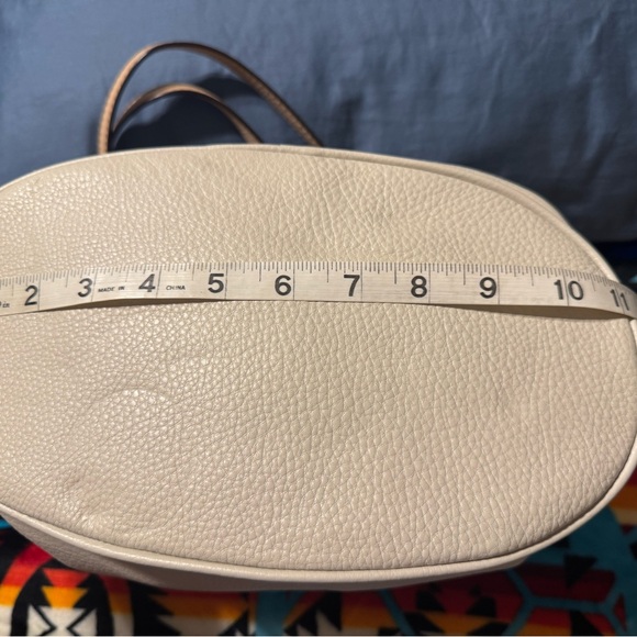 Michael Kors Gold and Cream Shoulder Bag - Picture 11 of 12